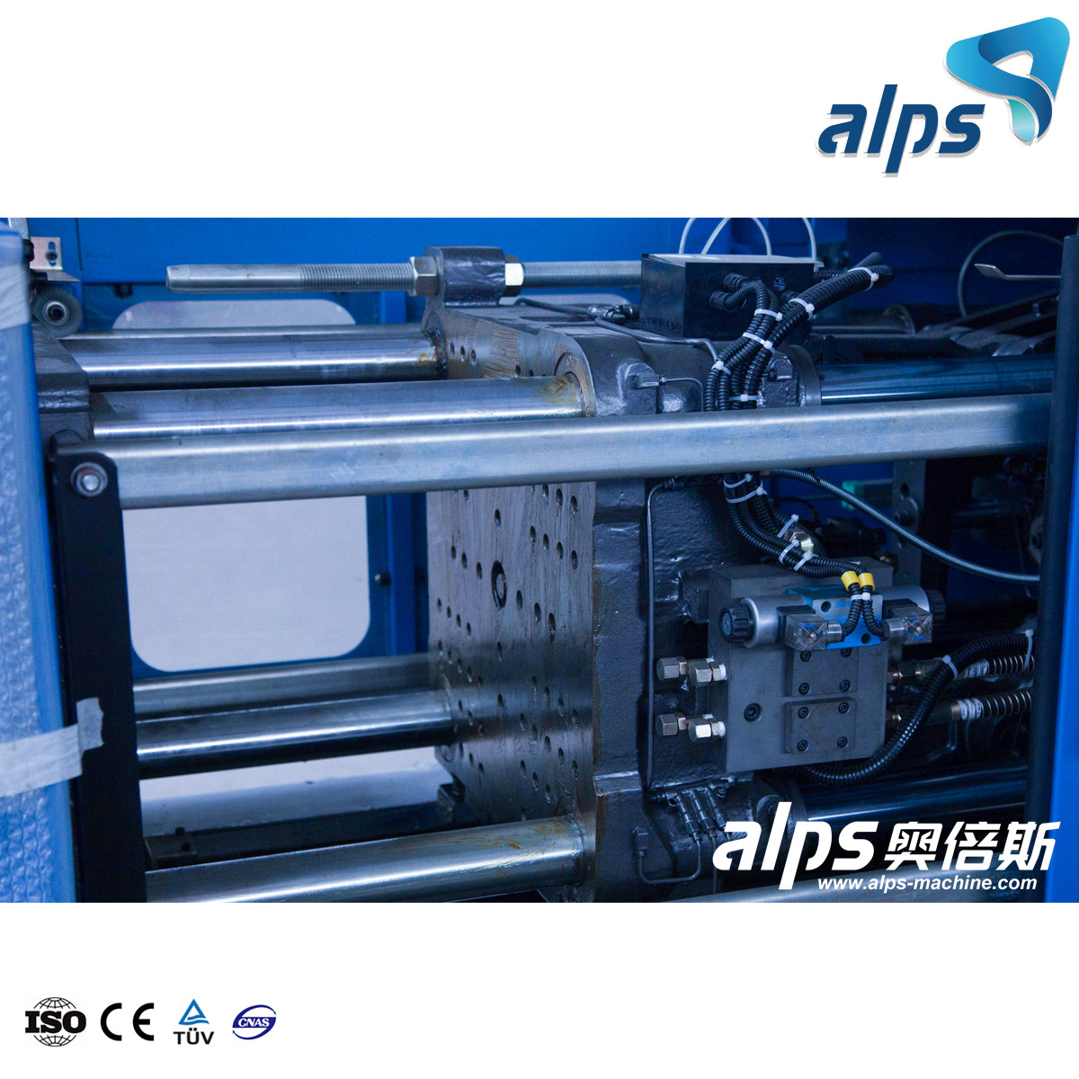 Macchina automatica per lo stampaggio ad iniezione di materie plastiche per preforme in PET